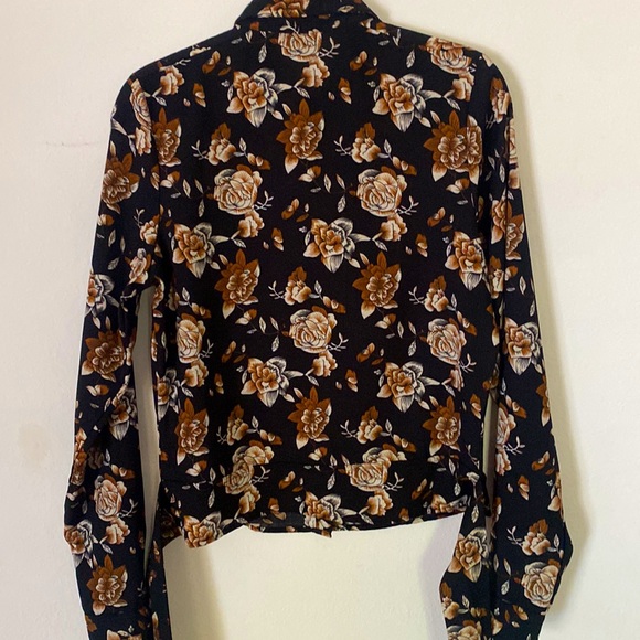 FASHION UNION •Tall• Knot Front
Blouse• In Winter Floral - Picture 7 of 10